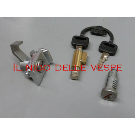 KIT SERRATURE ,BLOCCASTERZO  CON GUIDA DA 4MM PER VESPA PX 125-1